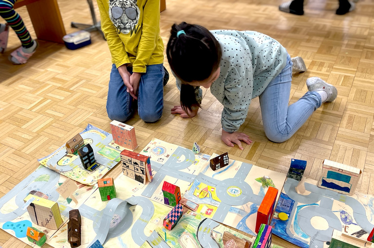 Bild 2 zu Angebot Wir schreiben eine imagin&auml;re Welt