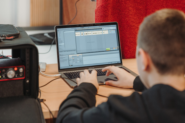 Bild 3 zu Angebot Das fahrende Tonstudio: H&ouml;rspielproduktion