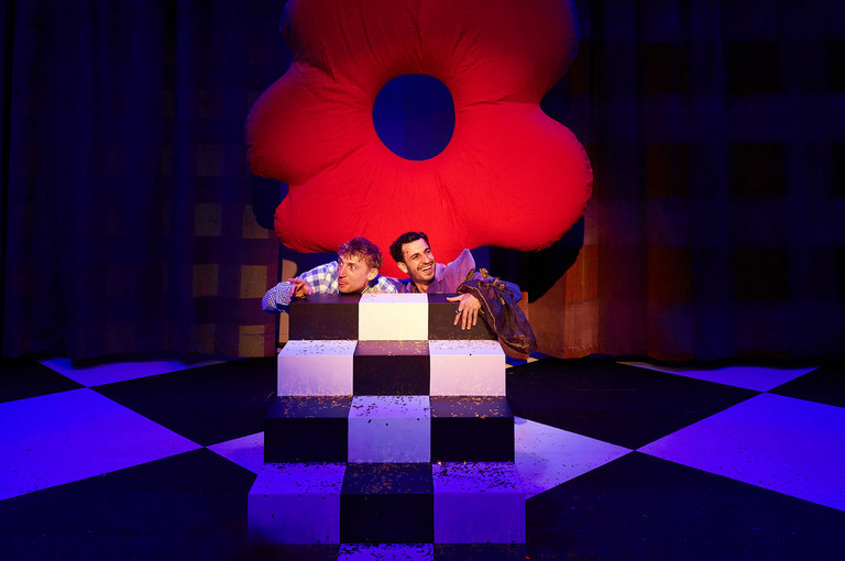 Bild 3 zu Angebot Die Staubsauger schlafen im Schrank