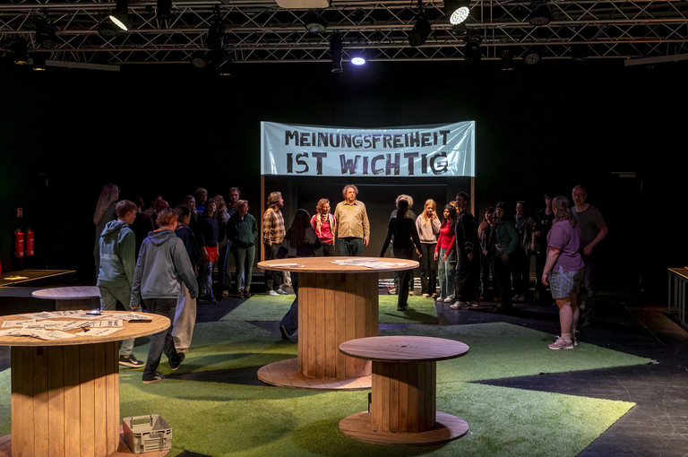 Bild 1 zu Angebot Regiert Euch! / Blickfelder Festival