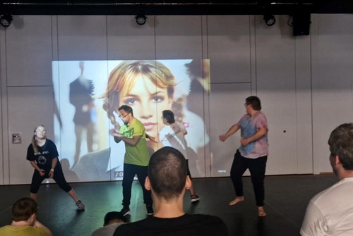 Bild zum Angebot Overprotected