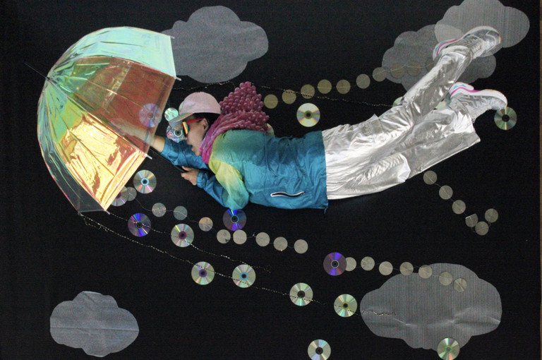 Bild 1 zu Angebot Schwerelos im Glitzer-Universum