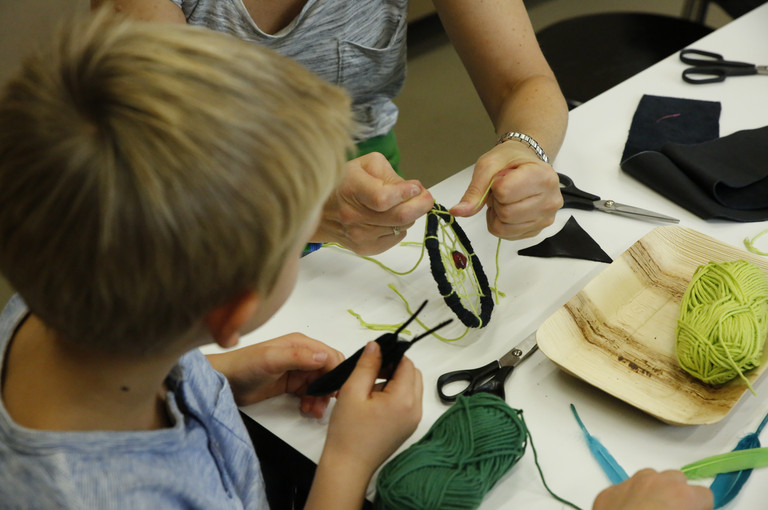 Bild 1 zu Angebot Spinnenfrau und Bisonkalb 