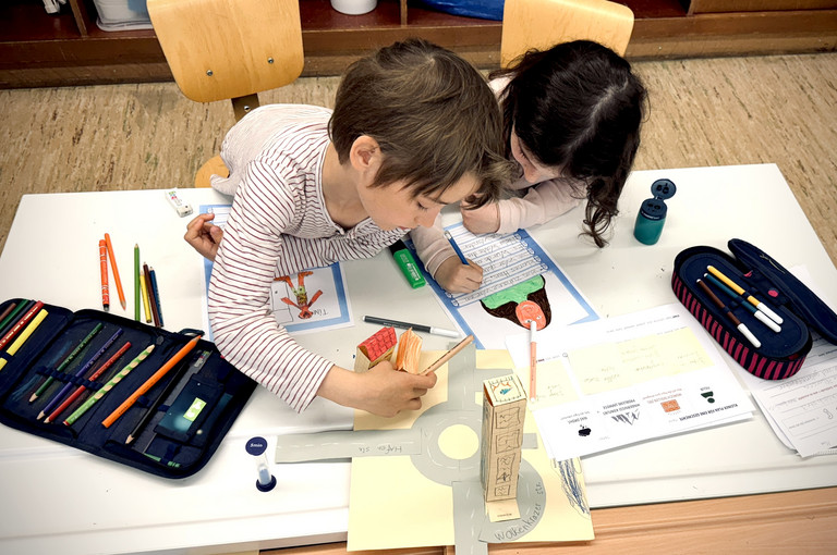 Bild 1 zu Angebot Wir schreiben eine imagin&auml;re Welt