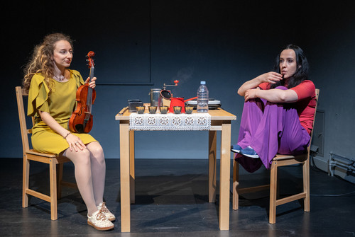 Bild zum Angebot &laquo;F&uuml;nf Uhr morgens&raquo; &ndash; &laquo;&#1055;&#39;&#1103;&#1090;&#1072; &#1088;&#1072;&#1085;&#1082;&#1091;&raquo; &ndash; &#1575;&#1604;&#1582;&#1575;&#1605;&#1587;&#1577; &#1601;&#1580;&#1585;&#1575;