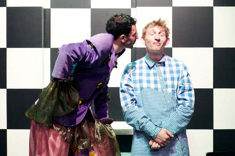 Bild 2 zu Angebot Die Staubsauger schlafen im Schrank